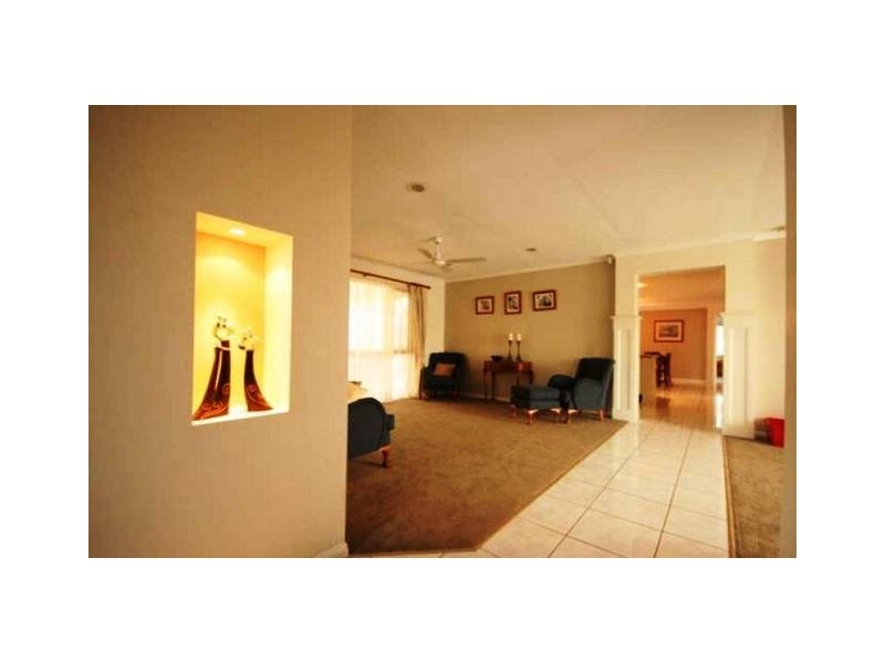 5 Roger Court, Redland Bay QLD 4165