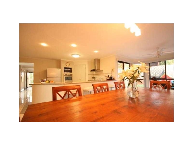 5 Roger Court, Redland Bay QLD 4165