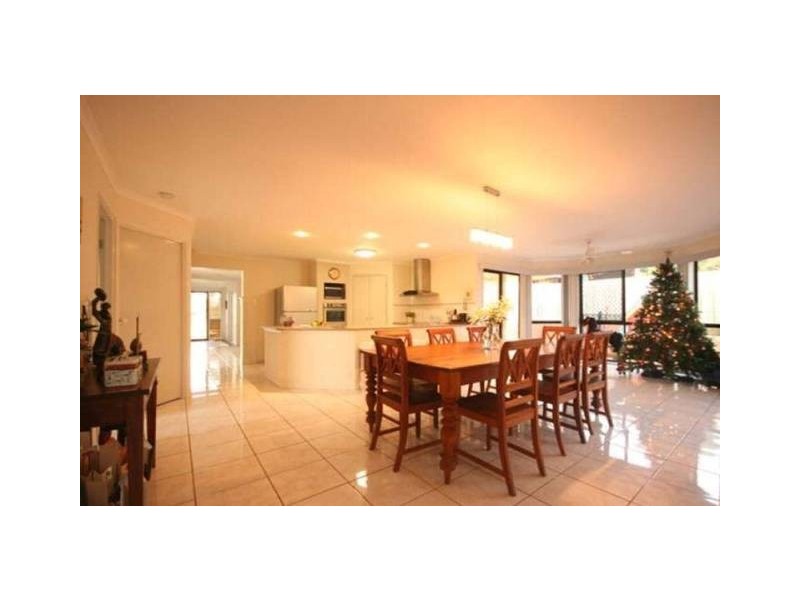 5 Roger Court, Redland Bay QLD 4165