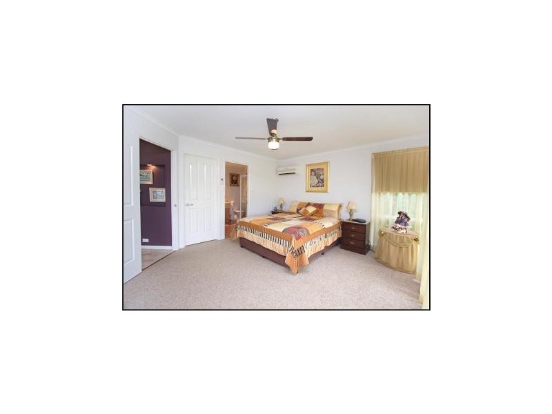 19 Kimbolton Drive, Redland Bay QLD 4165