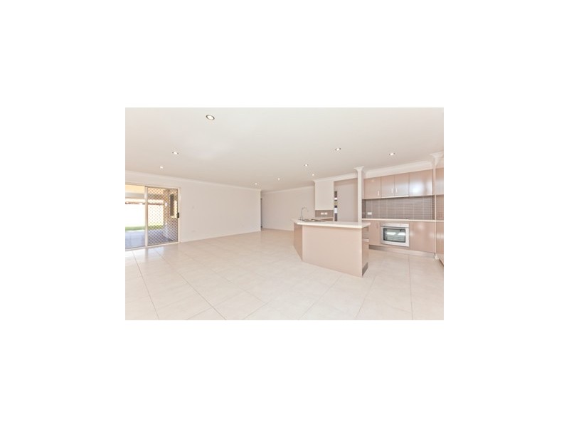 17 Seaholly Crescent, Victoria Point QLD 4165