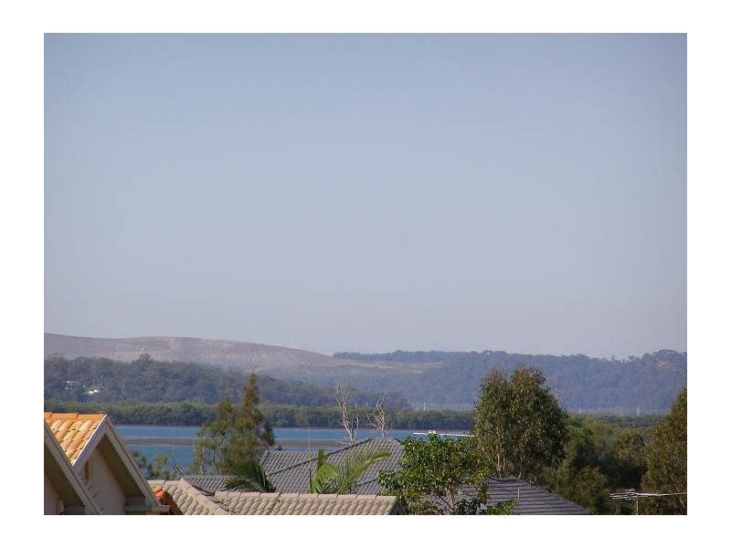 10 St Ives Crt, Redland Bay QLD 4165