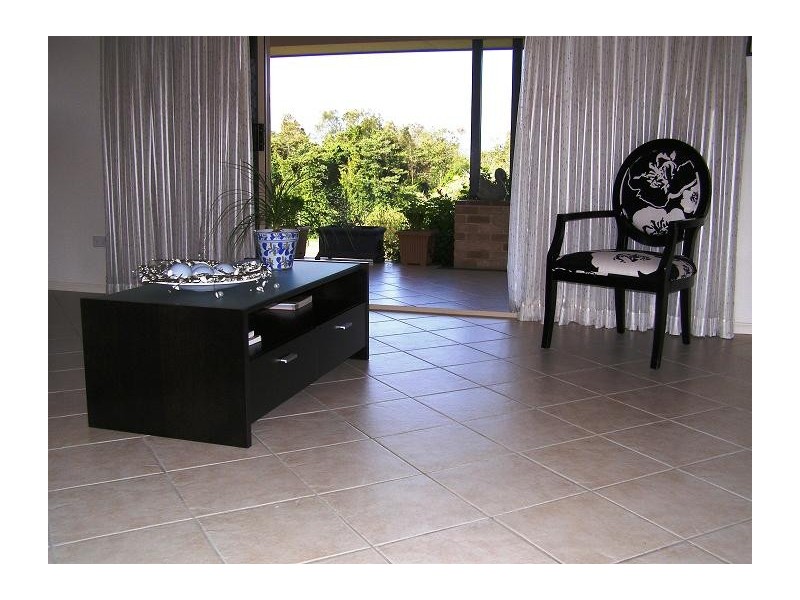 1 Lowe, Redland Bay QLD 4165