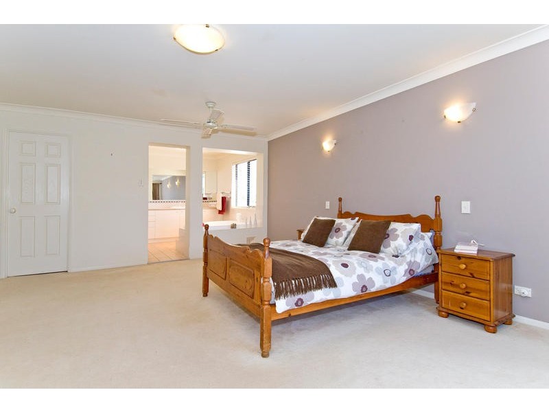 2 The Rampart, Redland Bay QLD 4165