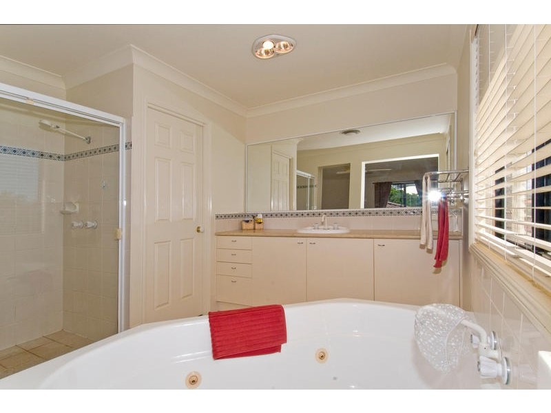 2 The Rampart, Redland Bay QLD 4165