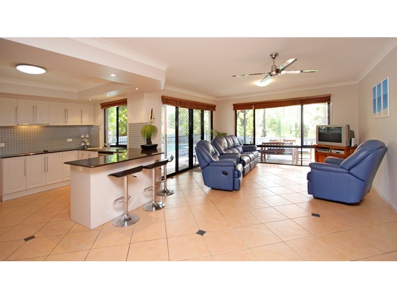 17 Seabrae Dr, Redland Bay QLD 4165