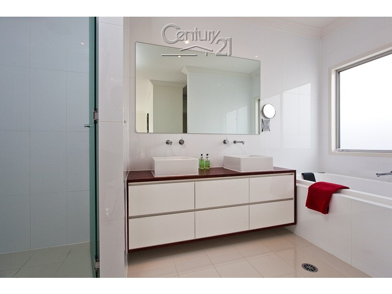 2 Woodcrest, Redland Bay QLD 4165