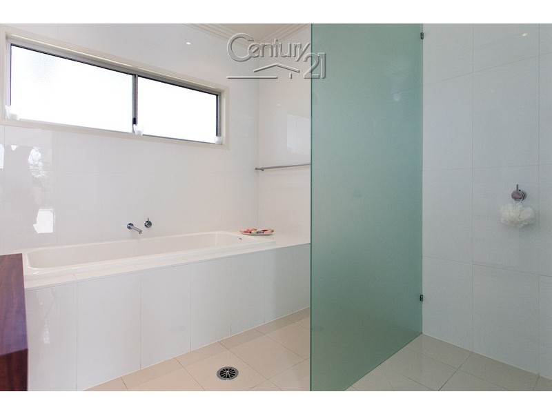 2 Woodcrest, Redland Bay QLD 4165