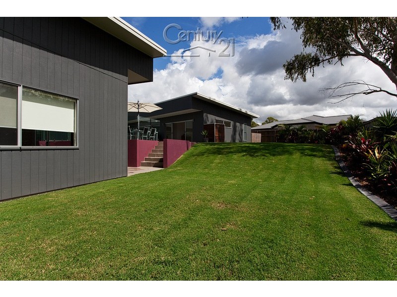 2 Woodcrest, Redland Bay QLD 4165