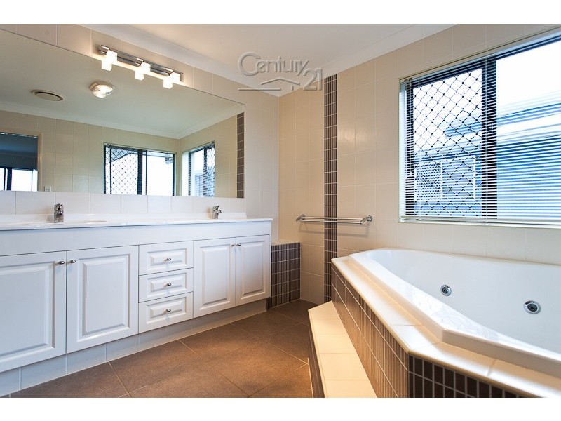 21 Beddoe, Thornlands QLD 4164