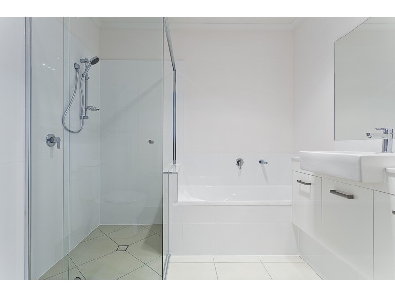 Unit 4 121 Broadwater Tce, Redland Bay QLD 4165