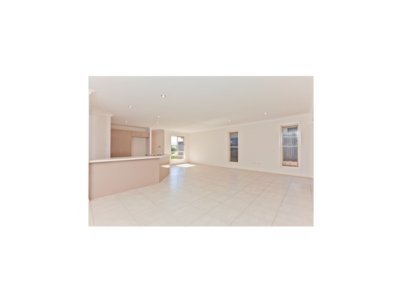 17 Seaholly Crescent, Victoria Point QLD 4165