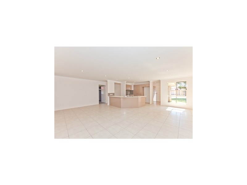 17 Seaholly Crescent, Victoria Point QLD 4165