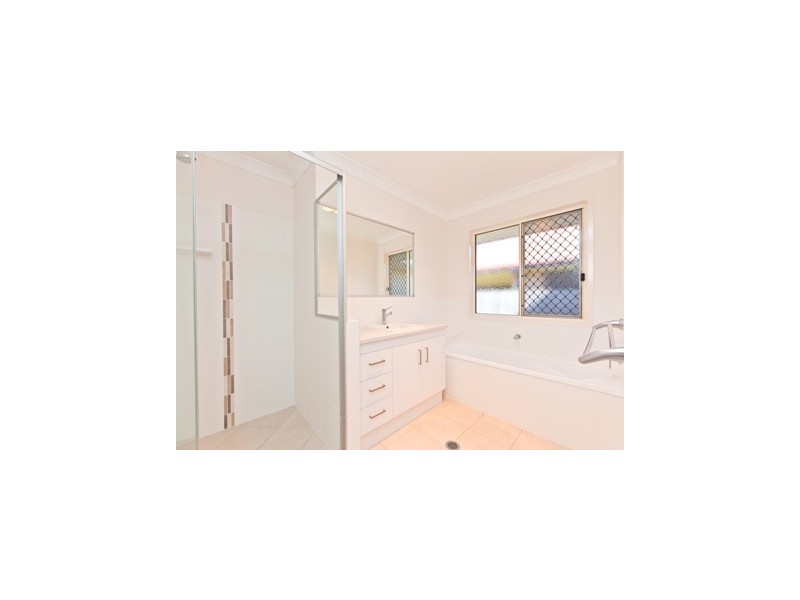 17 Seaholly Crescent, Victoria Point QLD 4165