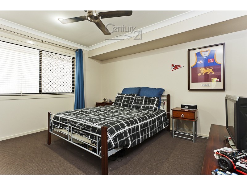 13 Parklink Dr, Redland Bay QLD 4165