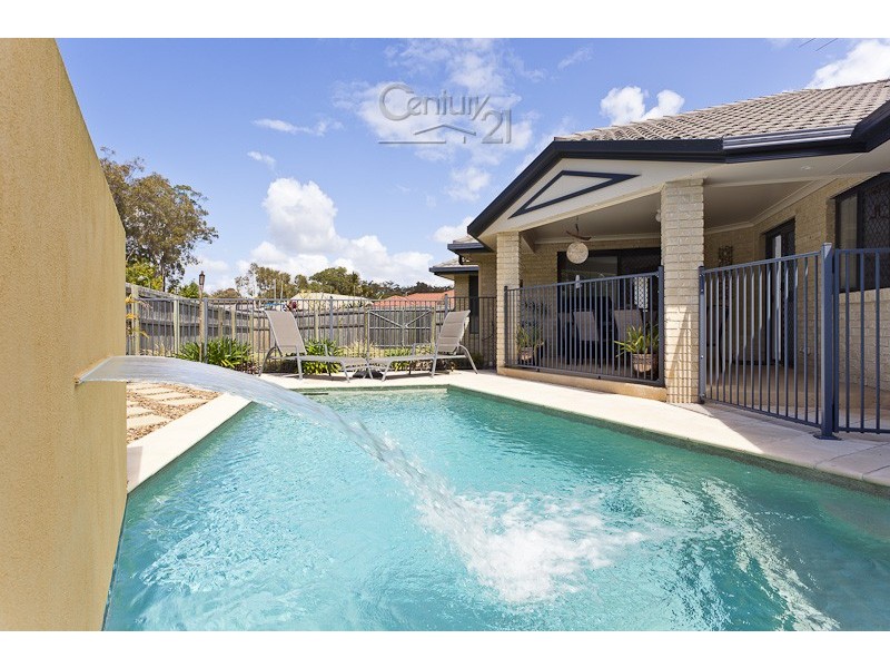1 Blue Fin Crt, Redland Bay QLD 4165
