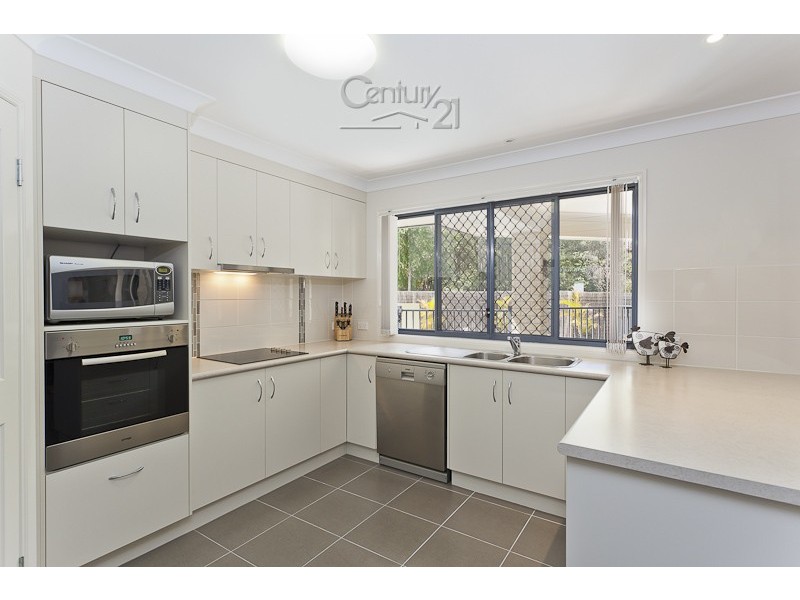 1 Blue Fin Crt, Redland Bay QLD 4165