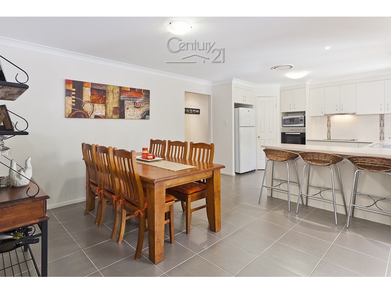 1 Blue Fin Crt, Redland Bay QLD 4165