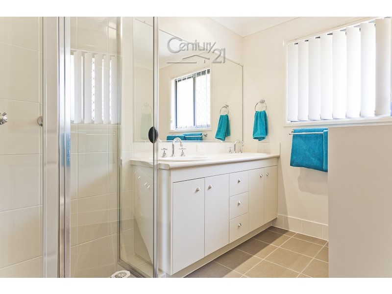 1 Blue Fin Crt, Redland Bay QLD 4165