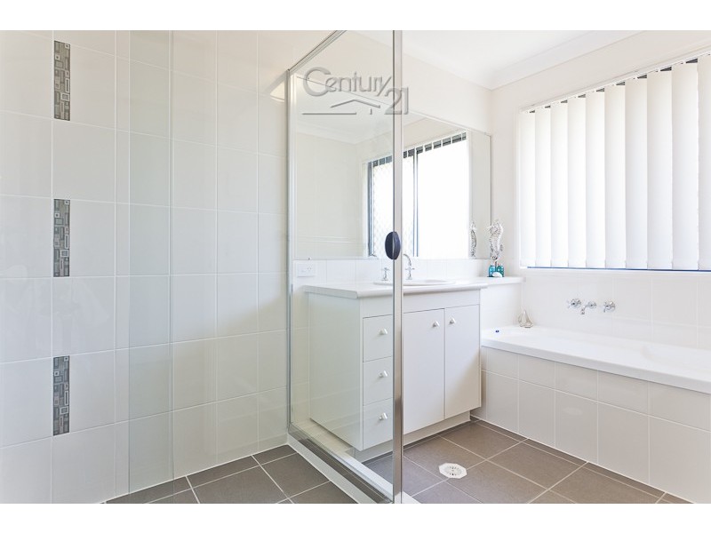 1 Blue Fin Crt, Redland Bay QLD 4165