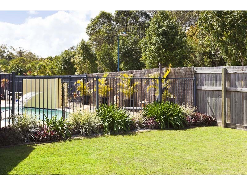 1 Blue Fin Crt, Redland Bay QLD 4165