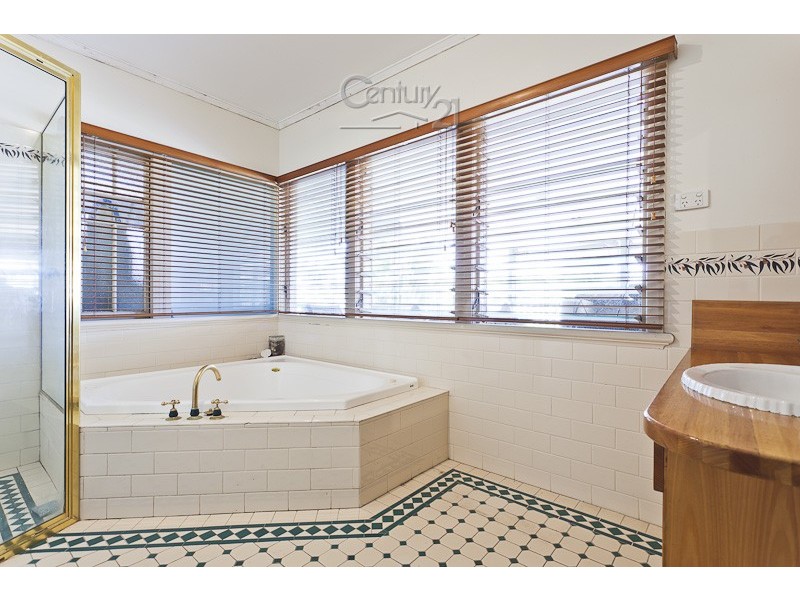 100 Collins Street, Redland Bay QLD 4165