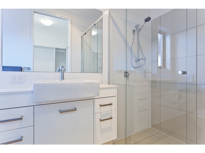 Unit 2,3,5,6 121 Broadwater Tce, Redland Bay QLD 4165