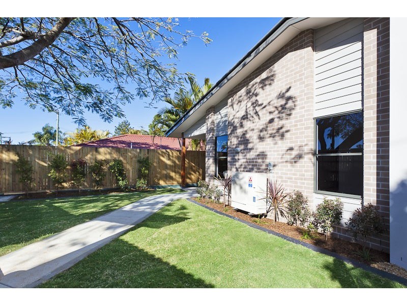 Unit 2,3,5,6 121 Broadwater Tce, Redland Bay QLD 4165