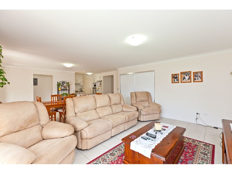 45 Emperor Drive, Redland Bay QLD 4165