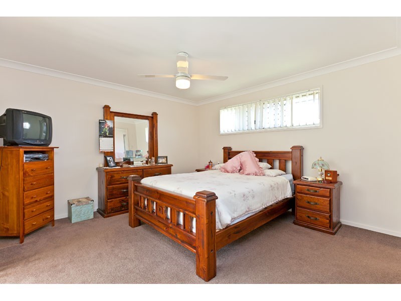 45 Emperor Drive, Redland Bay QLD 4165