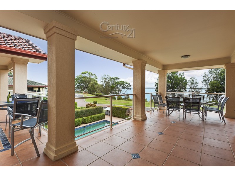 7 The Boulevard, Redland Bay QLD 4165