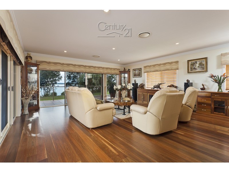 7 The Boulevard, Redland Bay QLD 4165