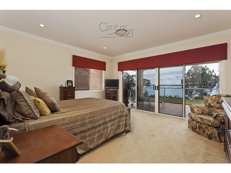 7 The Boulevard, Redland Bay QLD 4165