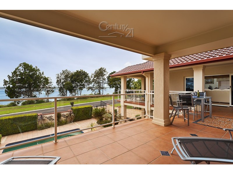 7 The Boulevard, Redland Bay QLD 4165