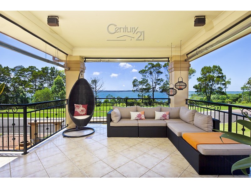 17 The Boulevard, Redland Bay QLD 4165