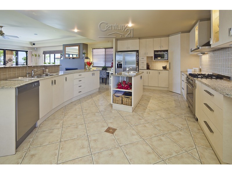 17 The Boulevard, Redland Bay QLD 4165