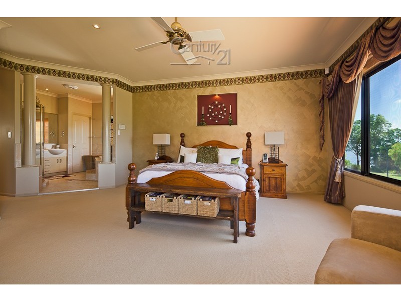 17 The Boulevard, Redland Bay QLD 4165