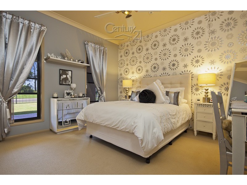 17 The Boulevard, Redland Bay QLD 4165