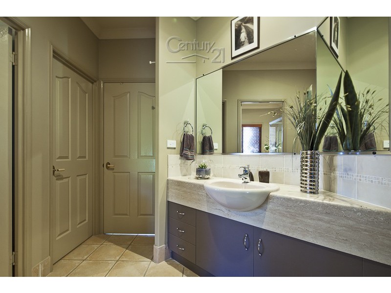 17 The Boulevard, Redland Bay QLD 4165