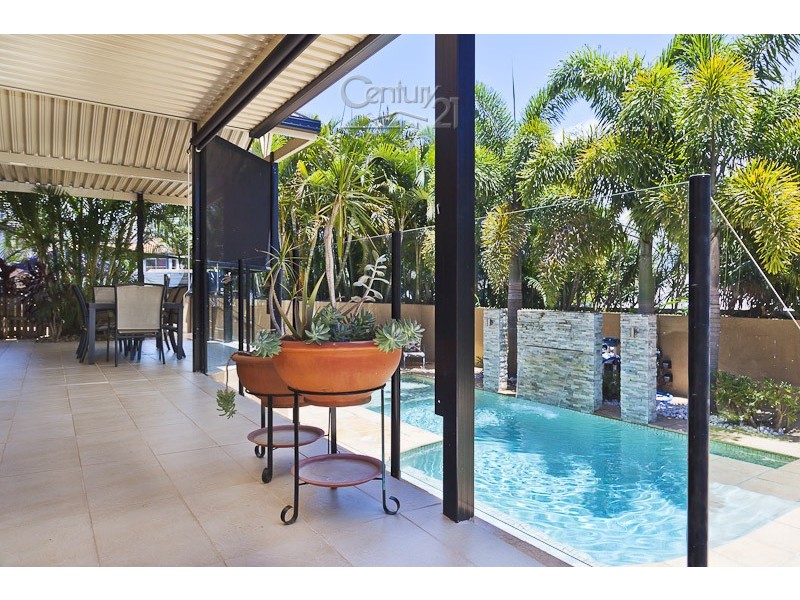 17 The Boulevard, Redland Bay QLD 4165