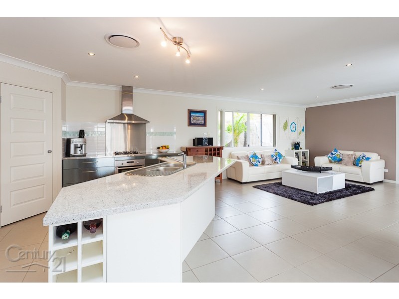 4 Wamsley Close, Redland Bay QLD 4165