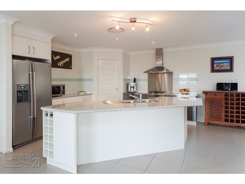 4 Wamsley Close, Redland Bay QLD 4165