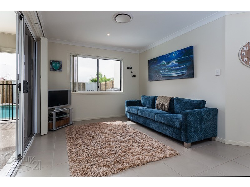 4 Wamsley Close, Redland Bay QLD 4165