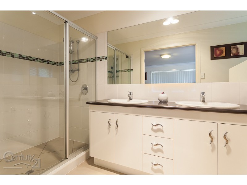 4 Wamsley Close, Redland Bay QLD 4165