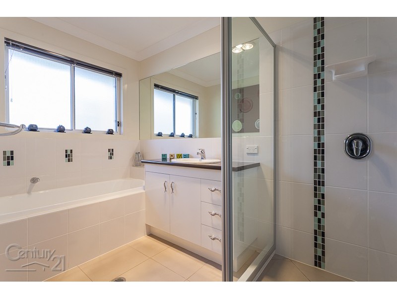 4 Wamsley Close, Redland Bay QLD 4165