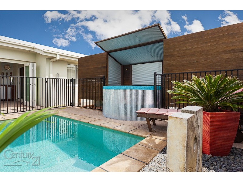 4 Wamsley Close, Redland Bay QLD 4165