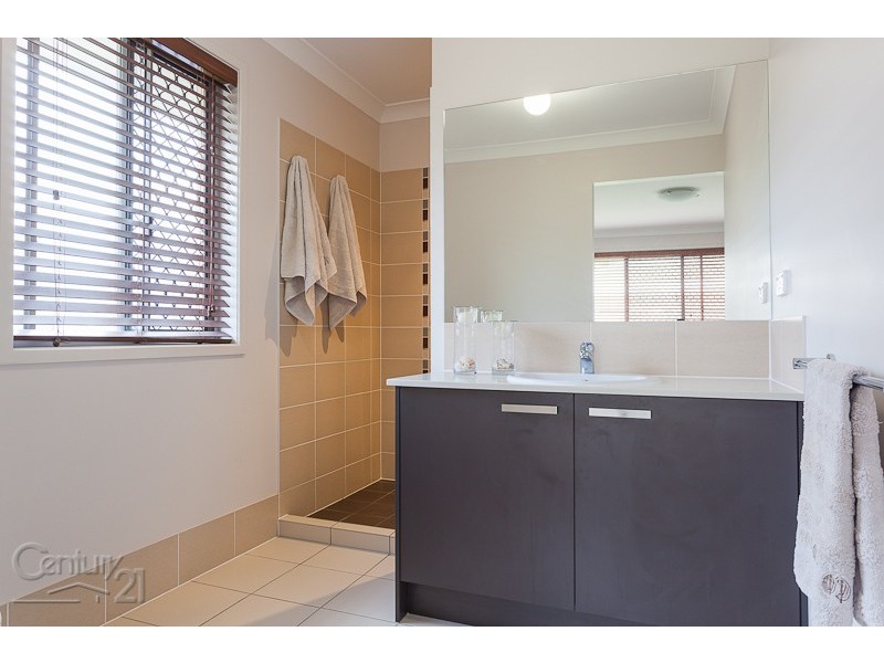 8 Sapium Road, Redland Bay QLD 4165