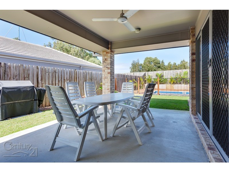 8 Sapium Road, Redland Bay QLD 4165