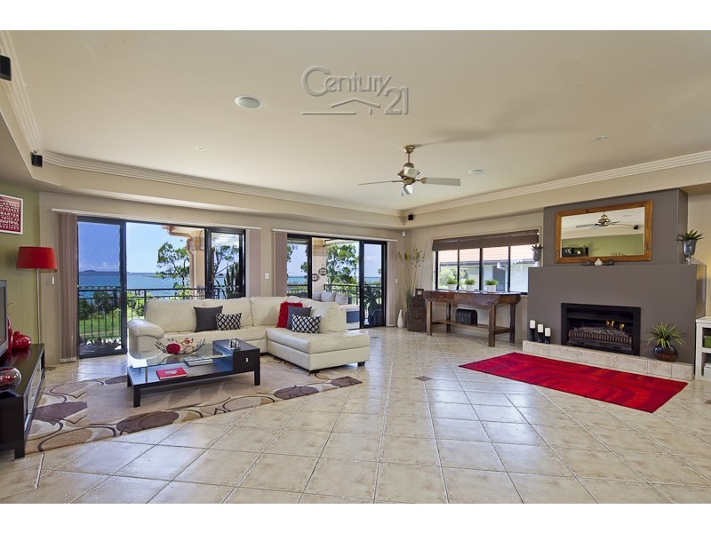 17 The Boulevard, Redland Bay QLD 4165