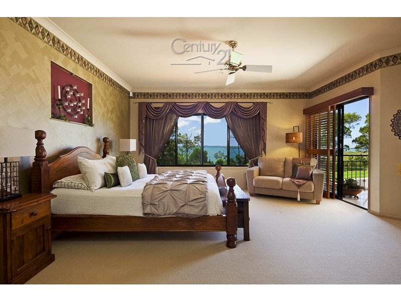 17 The Boulevard, Redland Bay QLD 4165